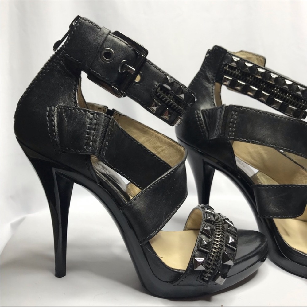 BRAND NEW! MICHAEL KORS STUDDED LEATHER SANDALS